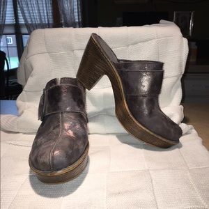 BORN Mauve/Gray metallic finish sz 9 Clog